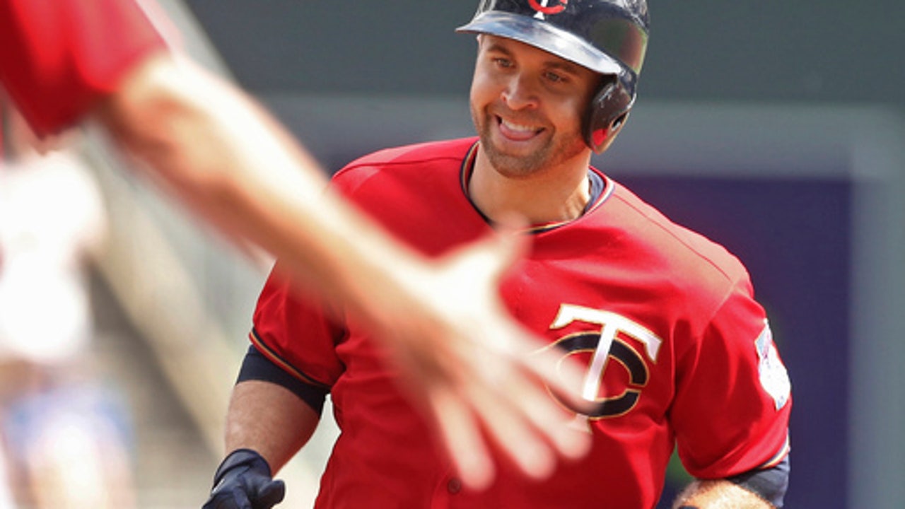 As the home runs pile up for Dozier, so do losses for Twins